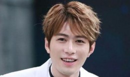 娱乐吃瓜中的男明星,揭秘男明星的吃瓜日常