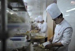 酒店厨师爆料视频完整版,揭秘酒店后厨不为人知的秘密与真相